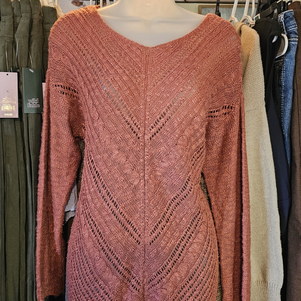 Attention Women's V-Neck Sweater in Rose